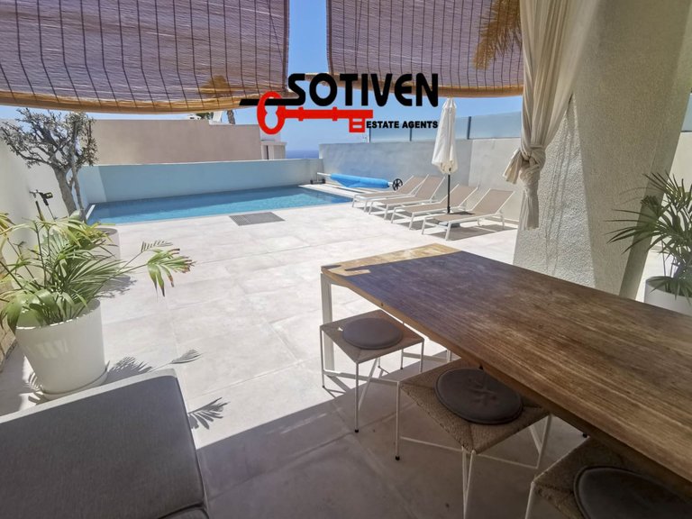 Villa for Sale in Adeje, Sta.cruz Tener. 40