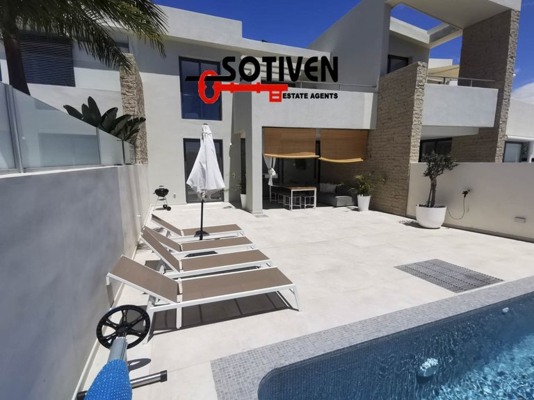 Villa for Sale in Adeje, Sta.cruz Tener. 46