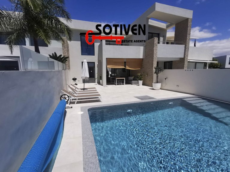 Villa for Sale in Adeje, Sta.cruz Tener. 47