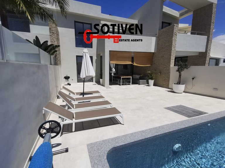 Villa for Sale in Adeje, Sta.cruz Tener. 49