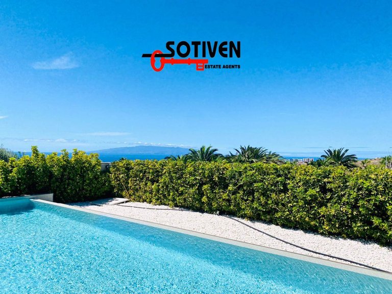 Villa for Sale in Adeje, Sta.cruz Tener. 2