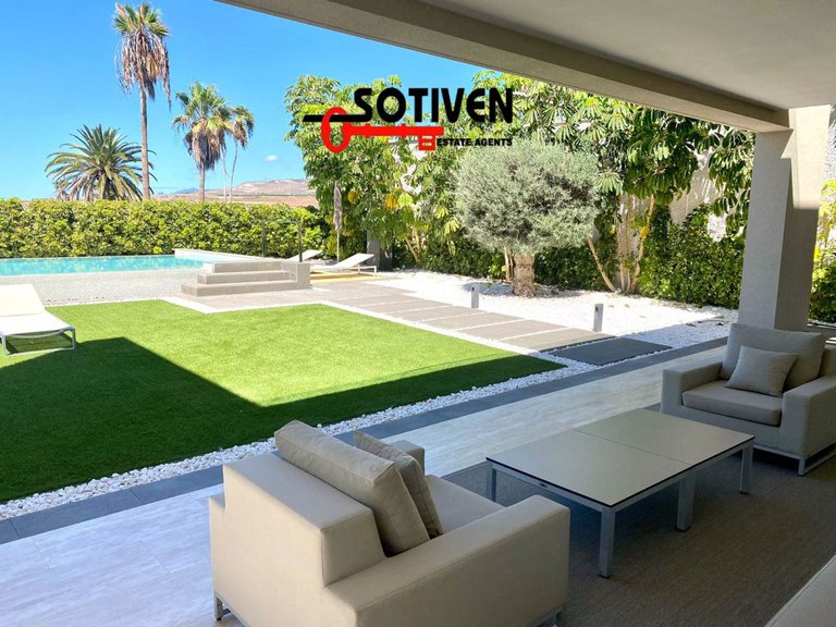 Villa for Sale in Adeje, Sta.cruz Tener. 3