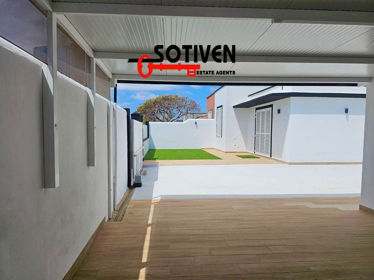Villa for Sale in Arona, Sta.cruz Tener. 12