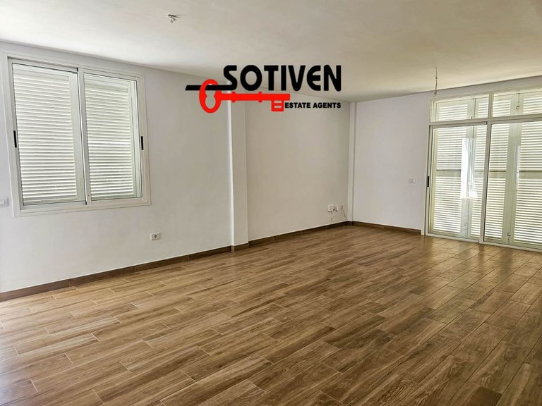 Villa for Sale in Arona, Sta.cruz Tener. 17
