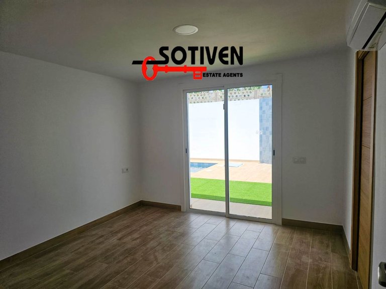 Villa for Sale in Arona, Sta.cruz Tener. 26