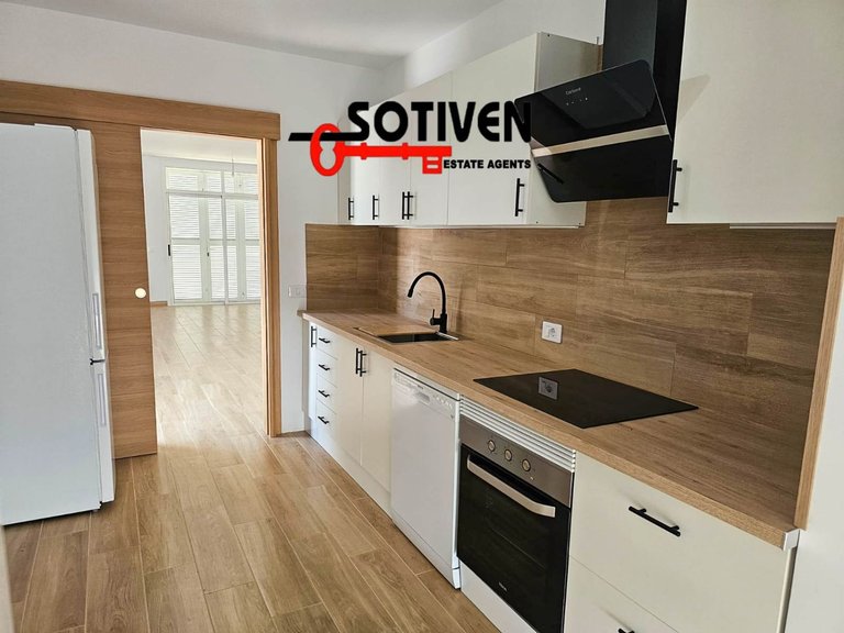 Villa for Sale in Arona, Sta.cruz Tener. 19