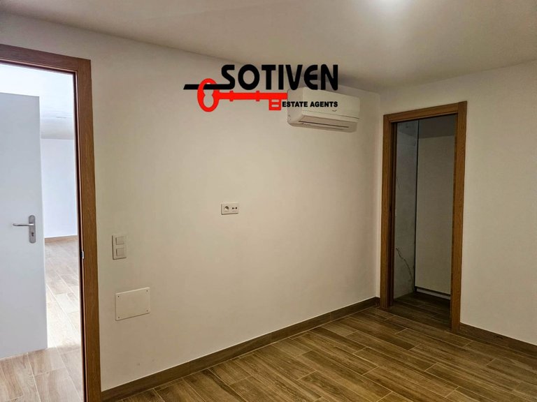 Villa for Sale in Arona, Sta.cruz Tener. 27