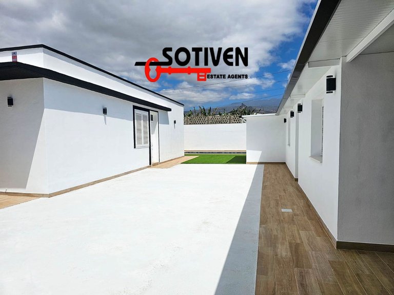 Villa for Sale in Arona, Sta.cruz Tener. 9