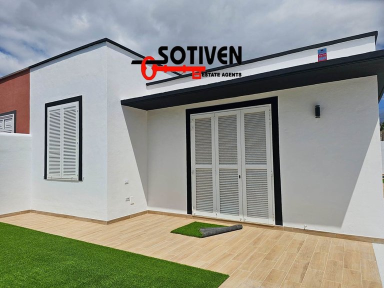 Villa for Sale in Arona, Sta.cruz Tener. 13