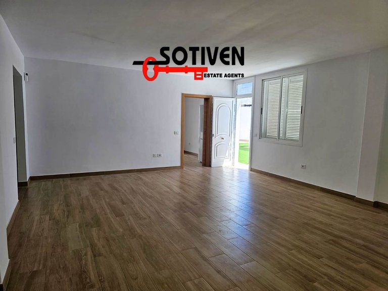 Villa for Sale in Arona, Sta.cruz Tener. 14