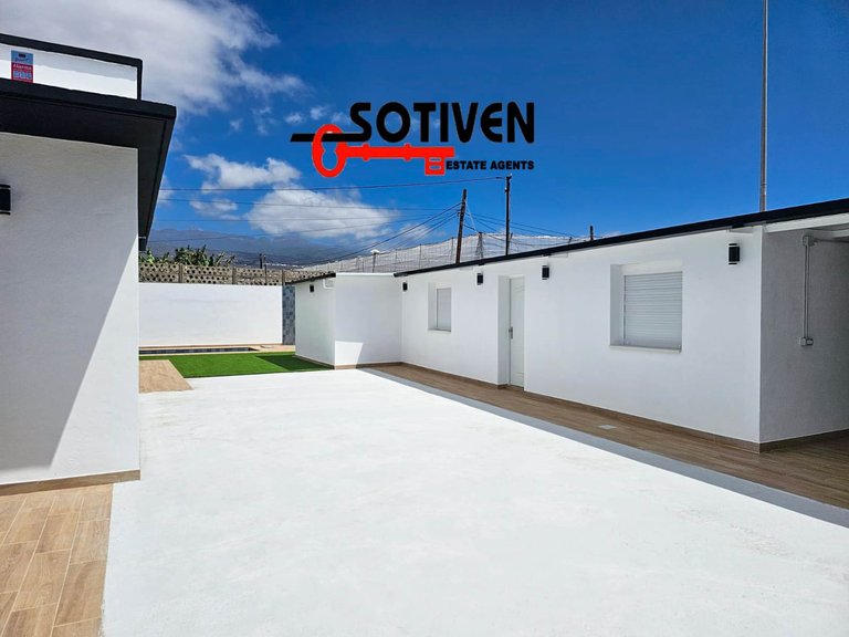 Villa for Sale in Arona, Sta.cruz Tener. 8