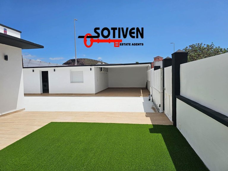 Villa for Sale in Arona, Sta.cruz Tener. 6