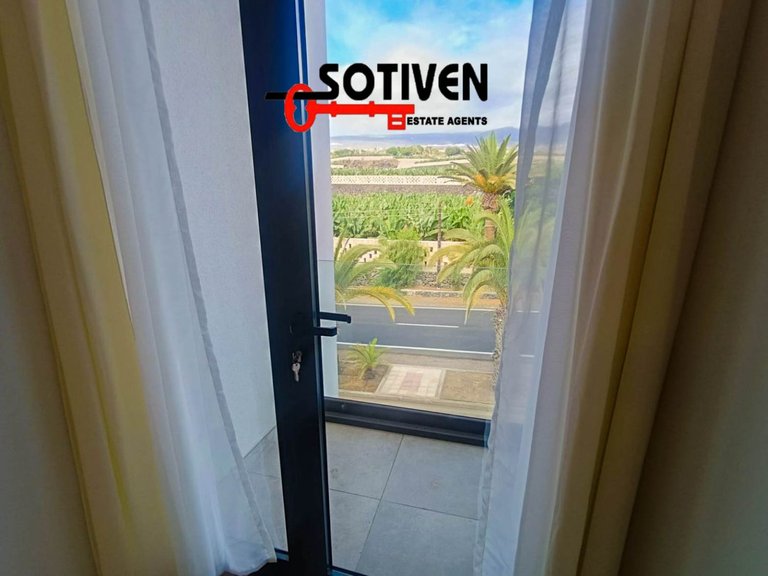 Town House for Sale in Guía De Isora, Sta.cruz Tener. 21