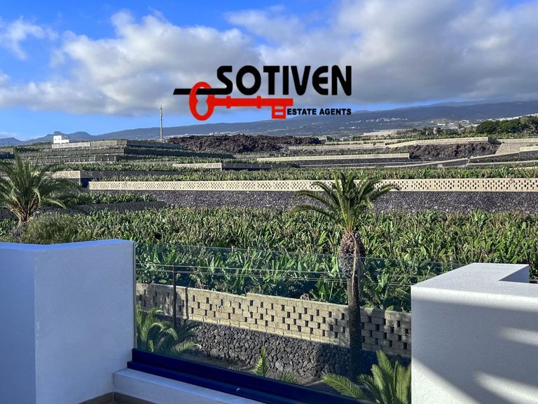 Town House for Sale in Guía De Isora, Sta.cruz Tener. 27