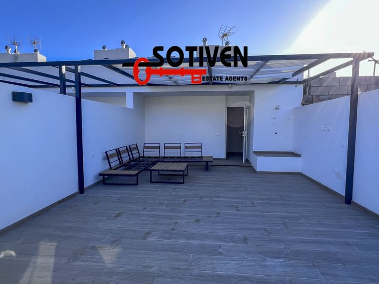 Town House for Sale in Guía De Isora, Sta.cruz Tener. 29