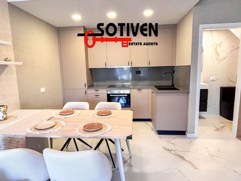 Town House for Sale in Guía De Isora, Sta.cruz Tener. 8