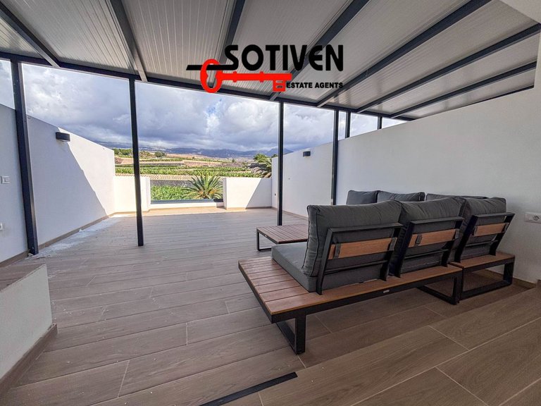 Town House for Sale in Guía De Isora, Sta.cruz Tener. 25