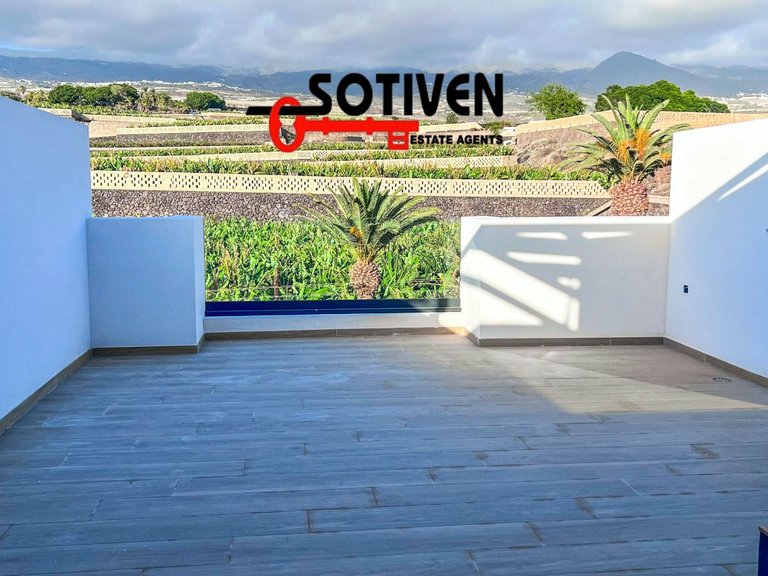 Town House for Sale in Guía De Isora, Sta.cruz Tener. 18