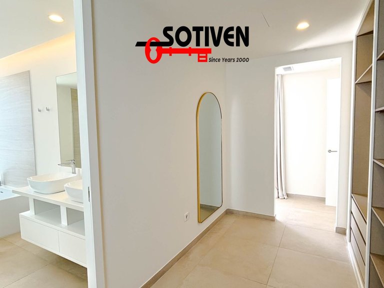 Villa for Sale in Adeje, Sta.cruz Tener. 43