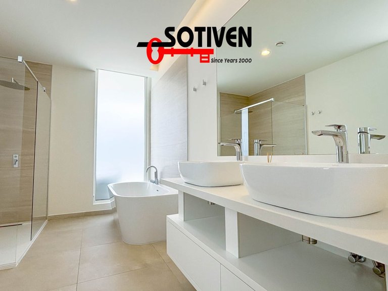 Villa for Sale in Adeje, Sta.cruz Tener. 44