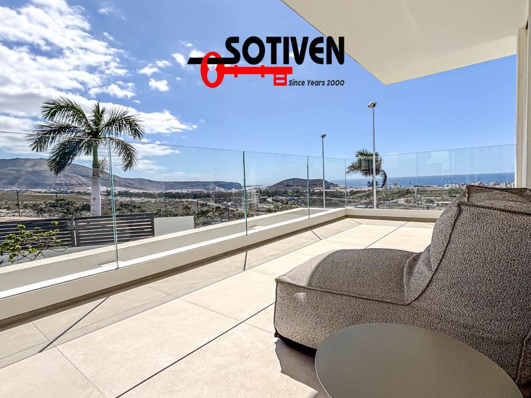 Villa for Sale in Adeje, Sta.cruz Tener. 33