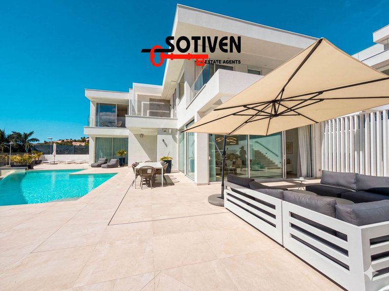 Villa for Sale in Adeje, Sta.cruz Tener. 1