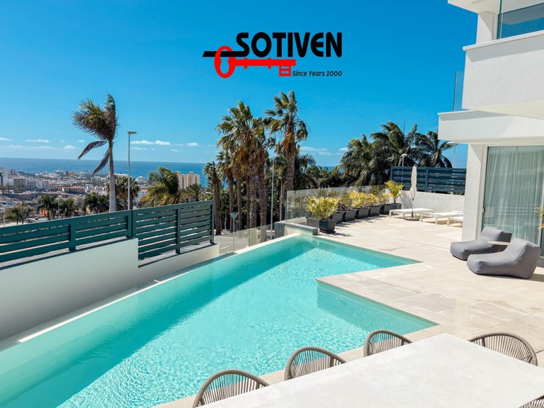 Villa for Sale in Adeje, Sta.cruz Tener. 6