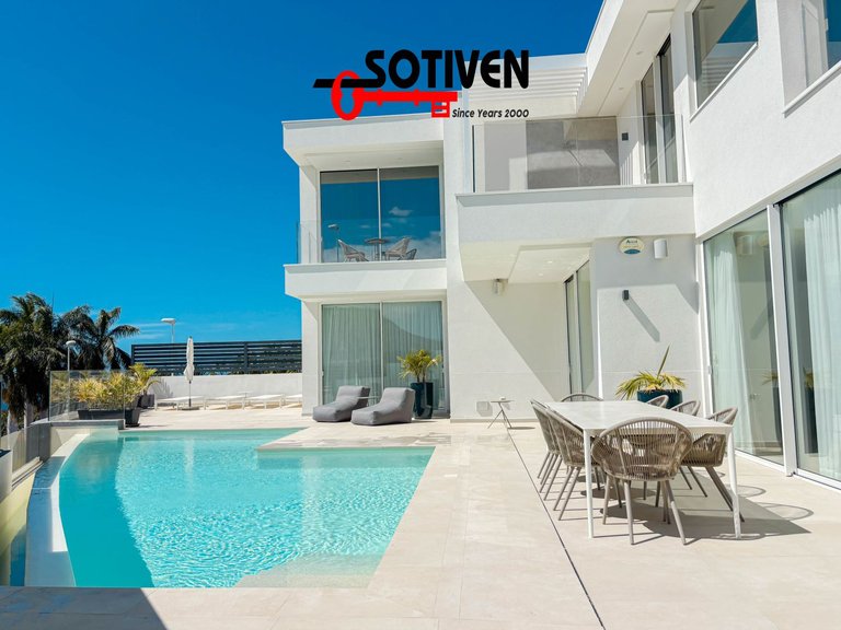 Villa for Sale in Adeje, Sta.cruz Tener. 5