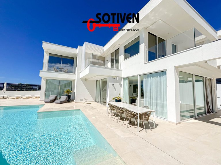 Villa for Sale in Adeje, Sta.cruz Tener. 4