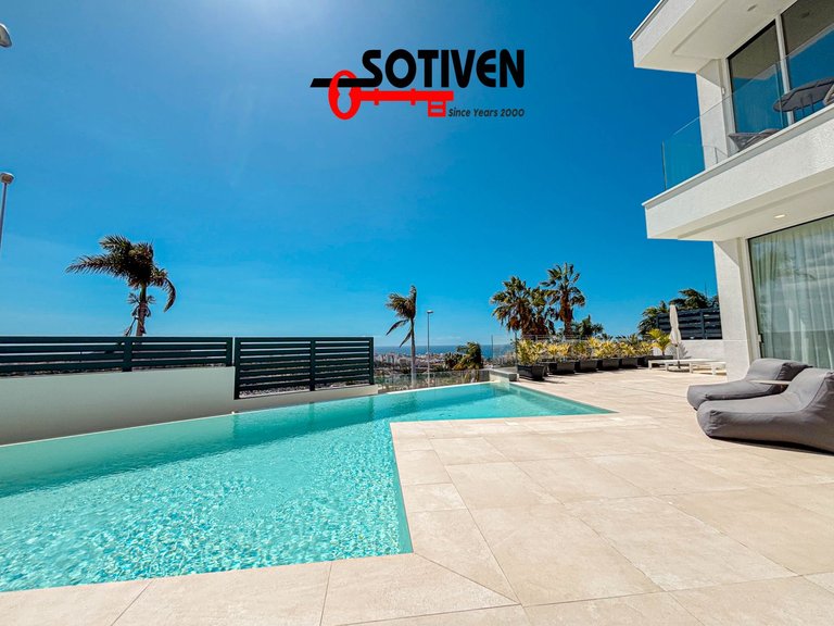 Villa for Sale in Adeje, Sta.cruz Tener. 9