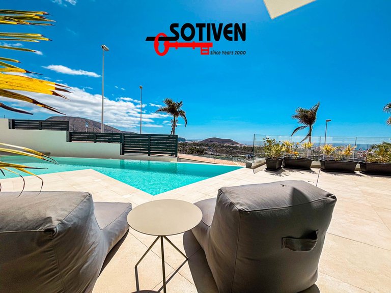 Villa for Sale in Adeje, Sta.cruz Tener. 10