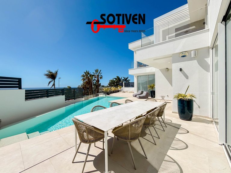 Villa for Sale in Adeje, Sta.cruz Tener. 8