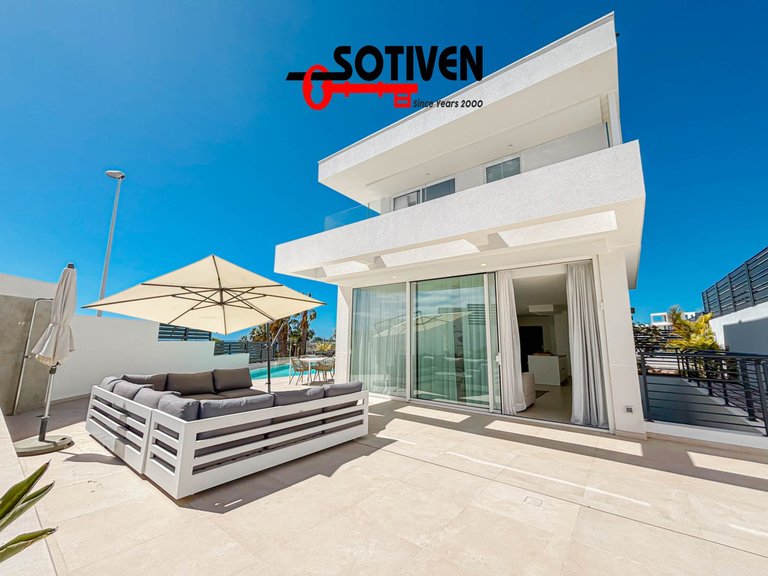 Villa for Sale in Adeje, Sta.cruz Tener. 12