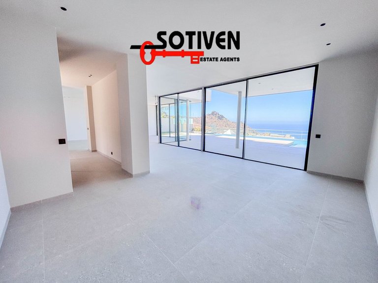 Villa for Sale in Adeje, Sta.cruz Tener. 15