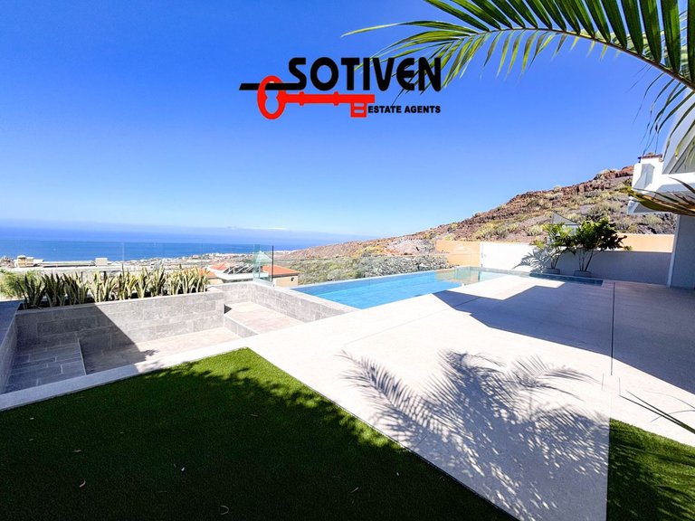 Villa for Sale in Adeje, Sta.cruz Tener. 3