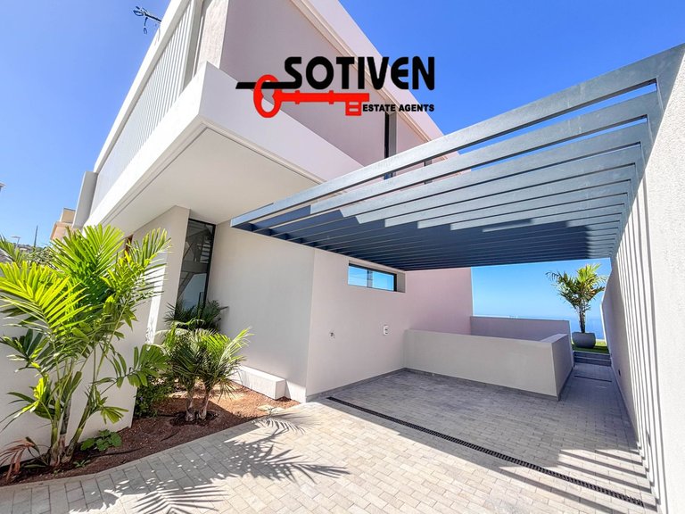 Villa for Sale in Adeje, Sta.cruz Tener. 2