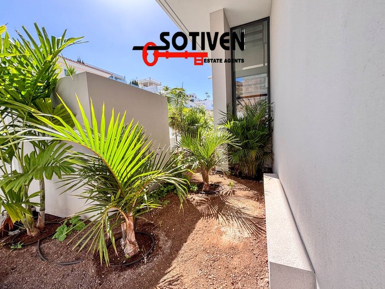 Villa for Sale in Adeje, Sta.cruz Tener. 8