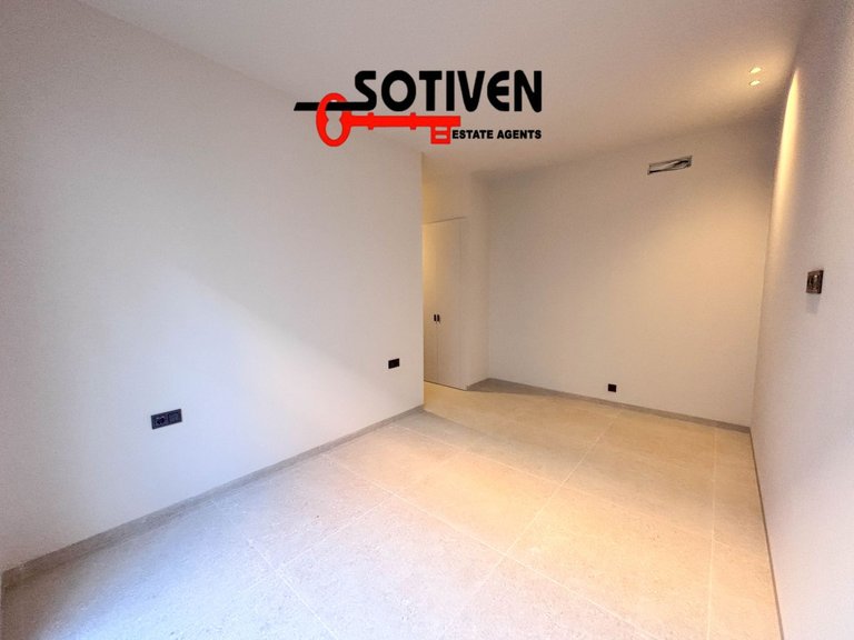 Villa for Sale in Adeje, Sta.cruz Tener. 32