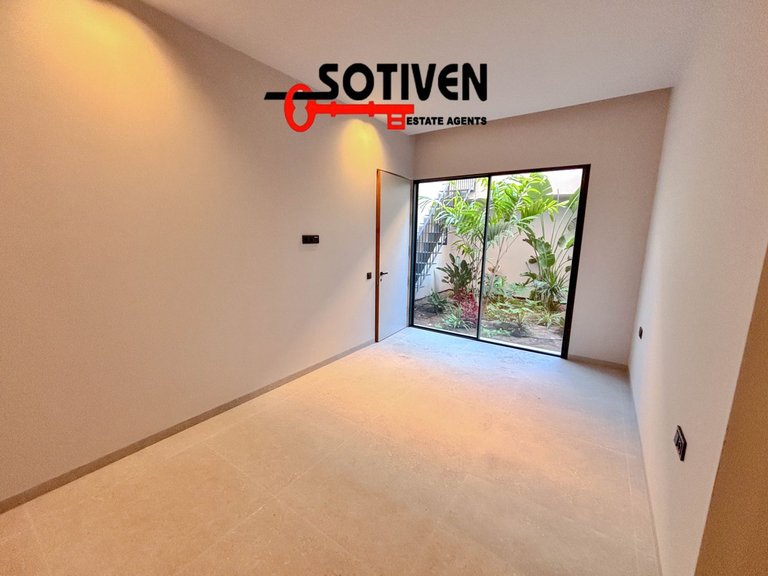 Villa for Sale in Adeje, Sta.cruz Tener. 31