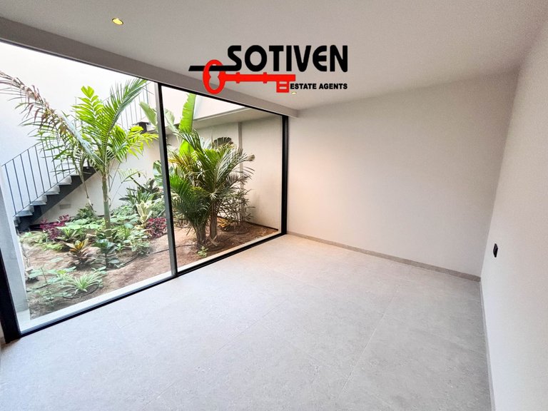 Villa for Sale in Adeje, Sta.cruz Tener. 27