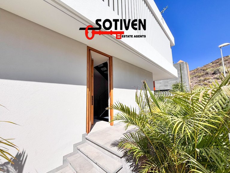 Villa for Sale in Adeje, Sta.cruz Tener. 9