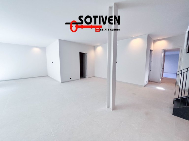 Villa for Sale in Adeje, Sta.cruz Tener. 22