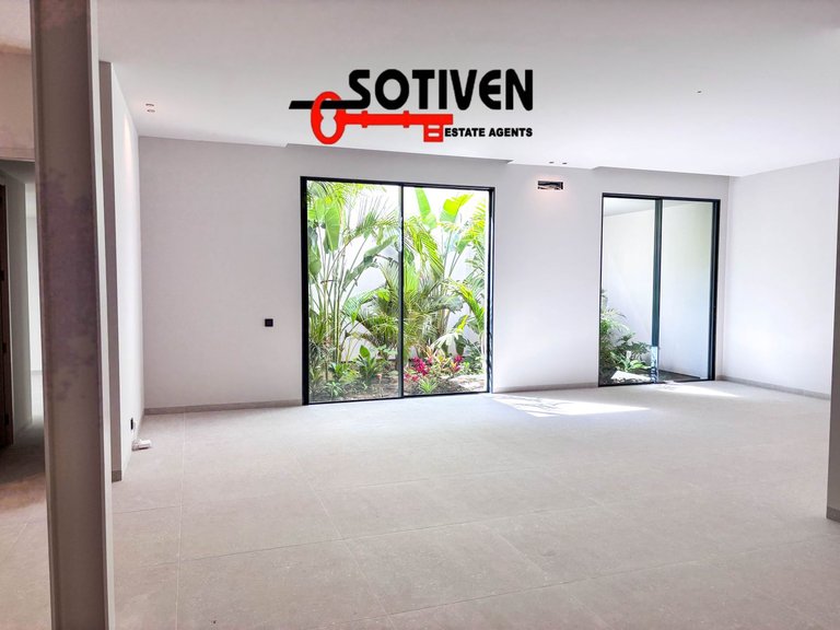 Villa for Sale in Adeje, Sta.cruz Tener. 20