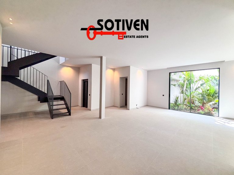 Villa for Sale in Adeje, Sta.cruz Tener. 19