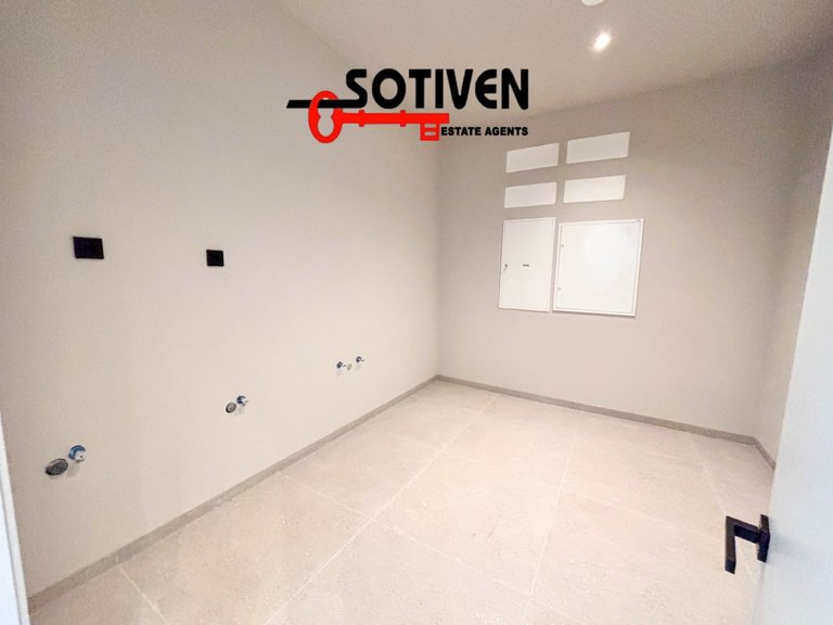 Villa for Sale in Adeje, Sta.cruz Tener. 33
