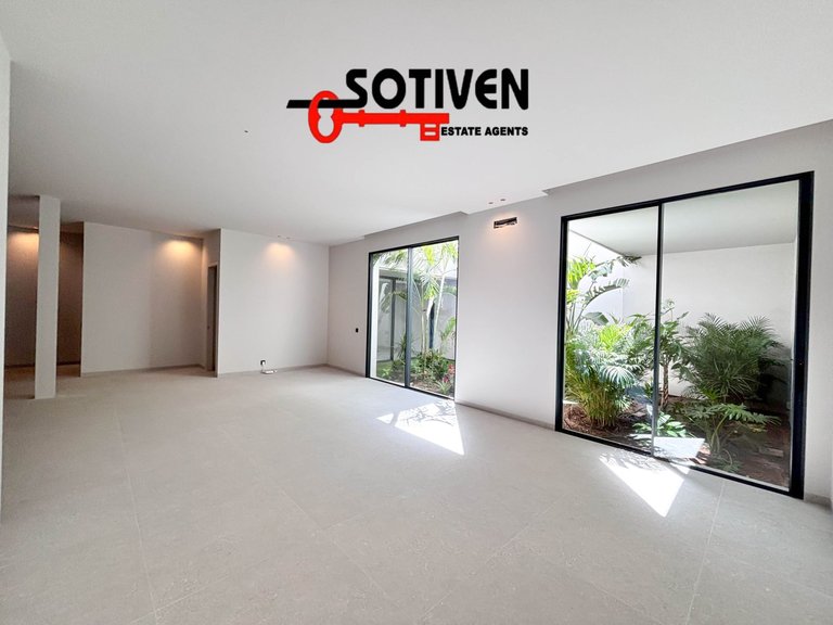 Villa for Sale in Adeje, Sta.cruz Tener. 21