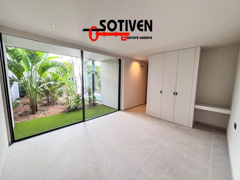 Villa for Sale in Adeje, Sta.cruz Tener. 28