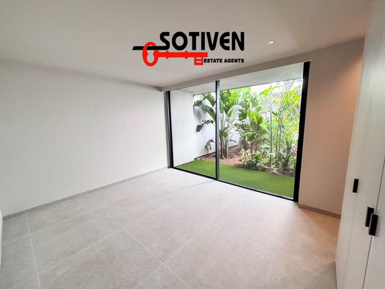 Villa for Sale in Adeje, Sta.cruz Tener. 29