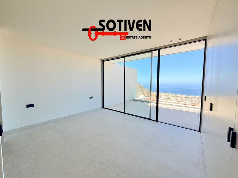 Villa for Sale in Adeje, Sta.cruz Tener. 37