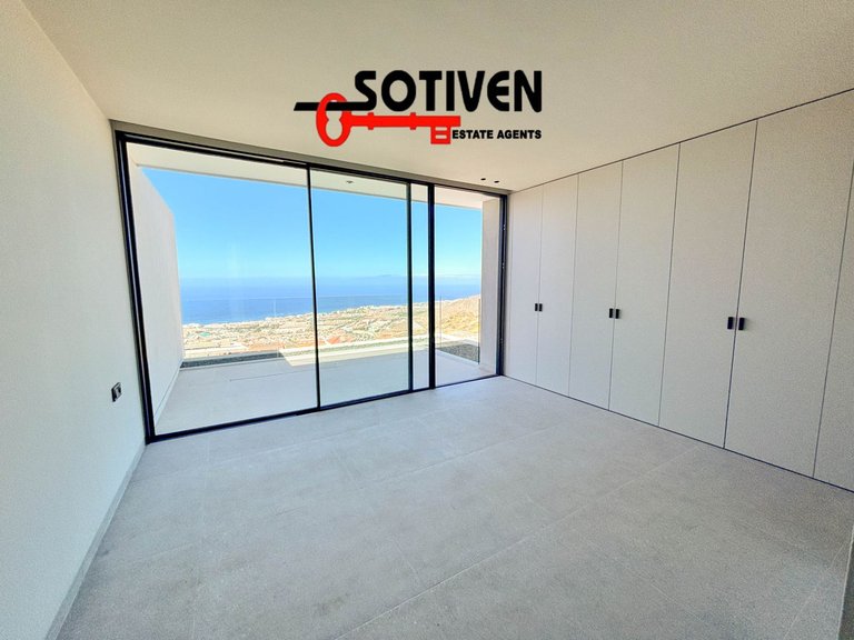 Villa for Sale in Adeje, Sta.cruz Tener. 40
